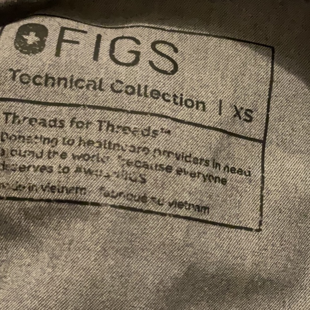 FIGS Gray Scrub Set size XS Pants Casma Top - Picture 6 of 8